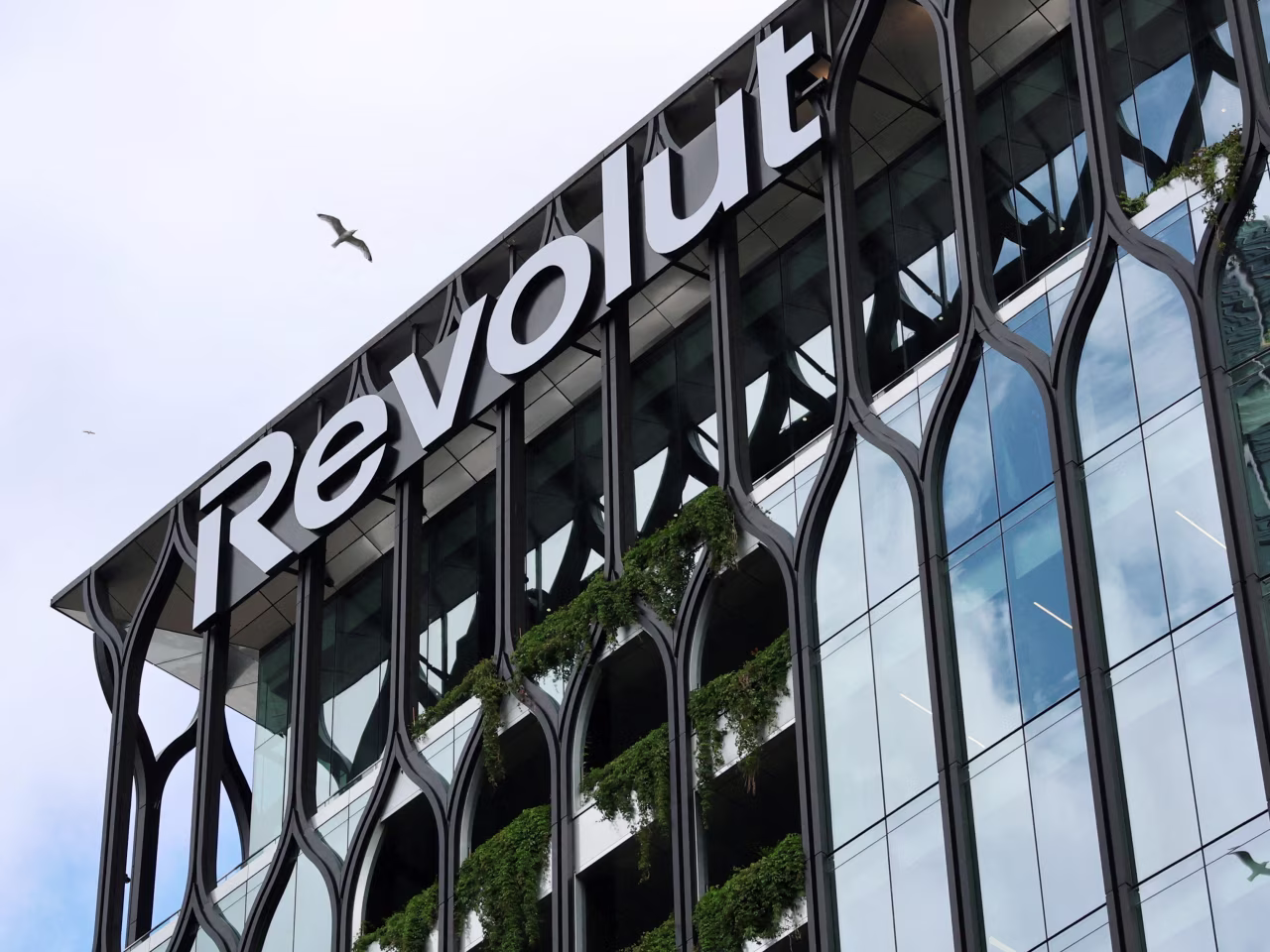 Italijos reguliuotojas skyrė „Revolut“ 11,5 mln. eurų baudą: dėl ko įspėjami klientai