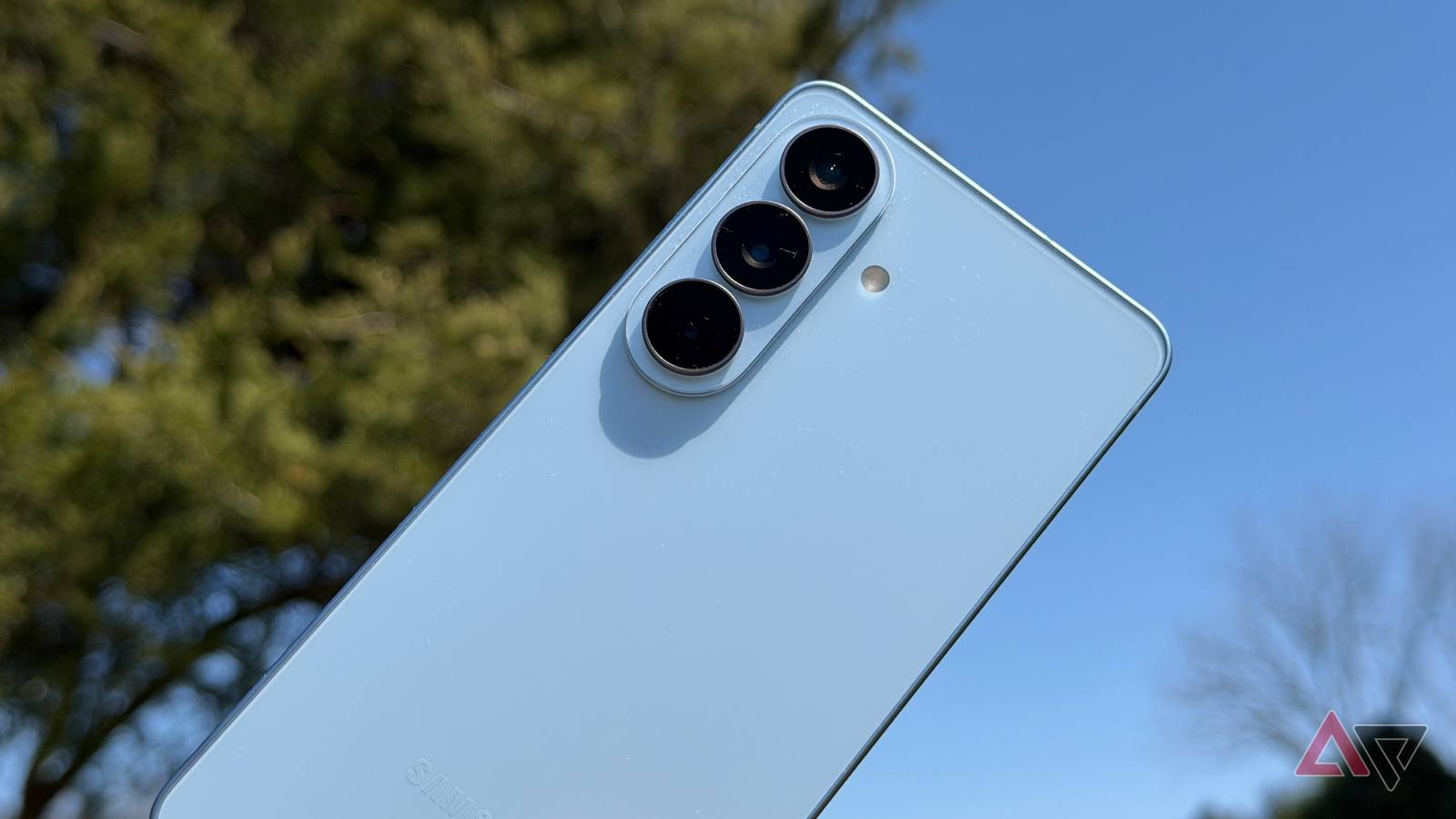 Nutekėjo „Samsung“ „Galaxy S27“ planai: kameros gali apsiversti aukštyn kojomis dėl Qi2