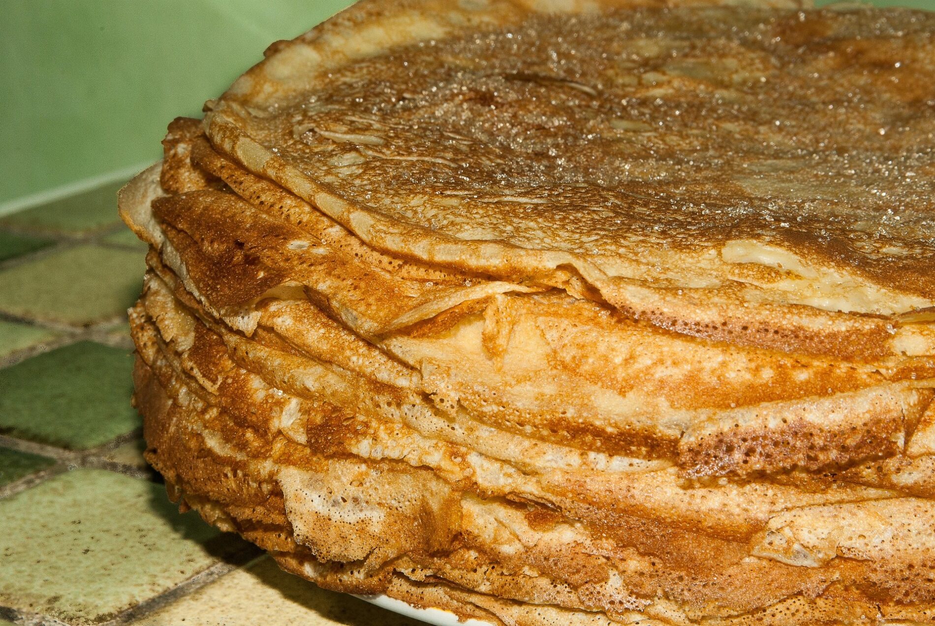 Pamirškite pieną: 1 paprastas ingredientas, dėl kurio blynai tampa nėriniuoti ir neplyšta