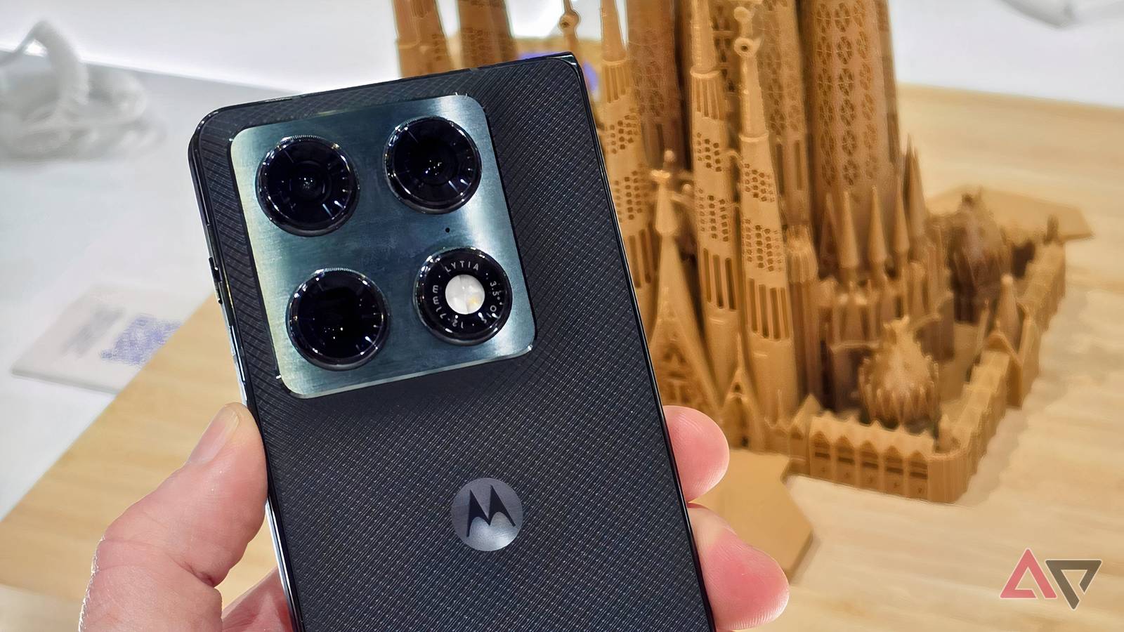 „Motorola“ kelia kainas: biudžetiniai „Moto G“ pabrango iki 100 dolerių – kas vyksta?