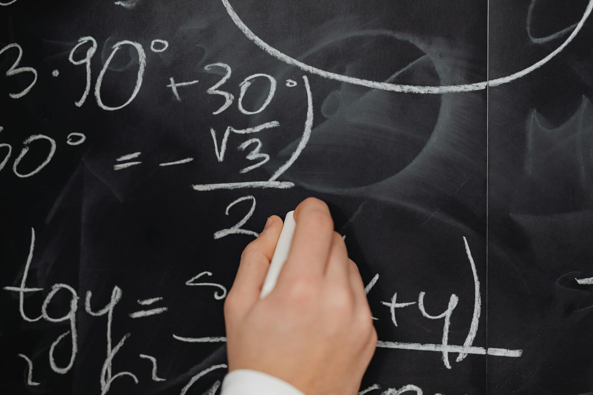 Lenkas tvirtina radęs matematikos branduolį: užtektų 2 veiksmų ir 2 mygtukų skaičiuotuvo