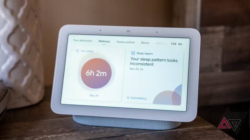 „Google“ „Nest Hub“ glumina vartotojus: painioja AM ir PM, bet žadintuvą nustato teisingai