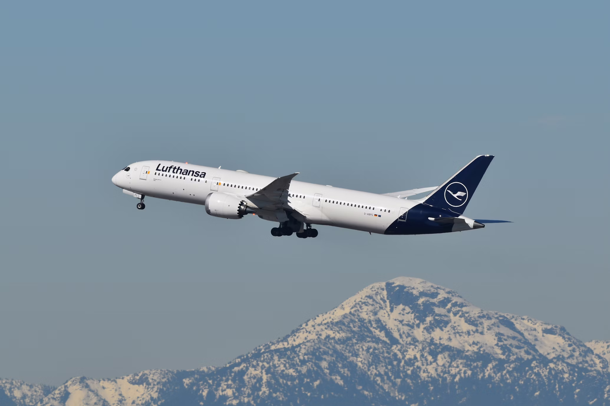 „Lufthansa“ iki spalio atšaukia 20 000 skrydžių: stabdomi reisai į Bydgoščę ir Žešuvą