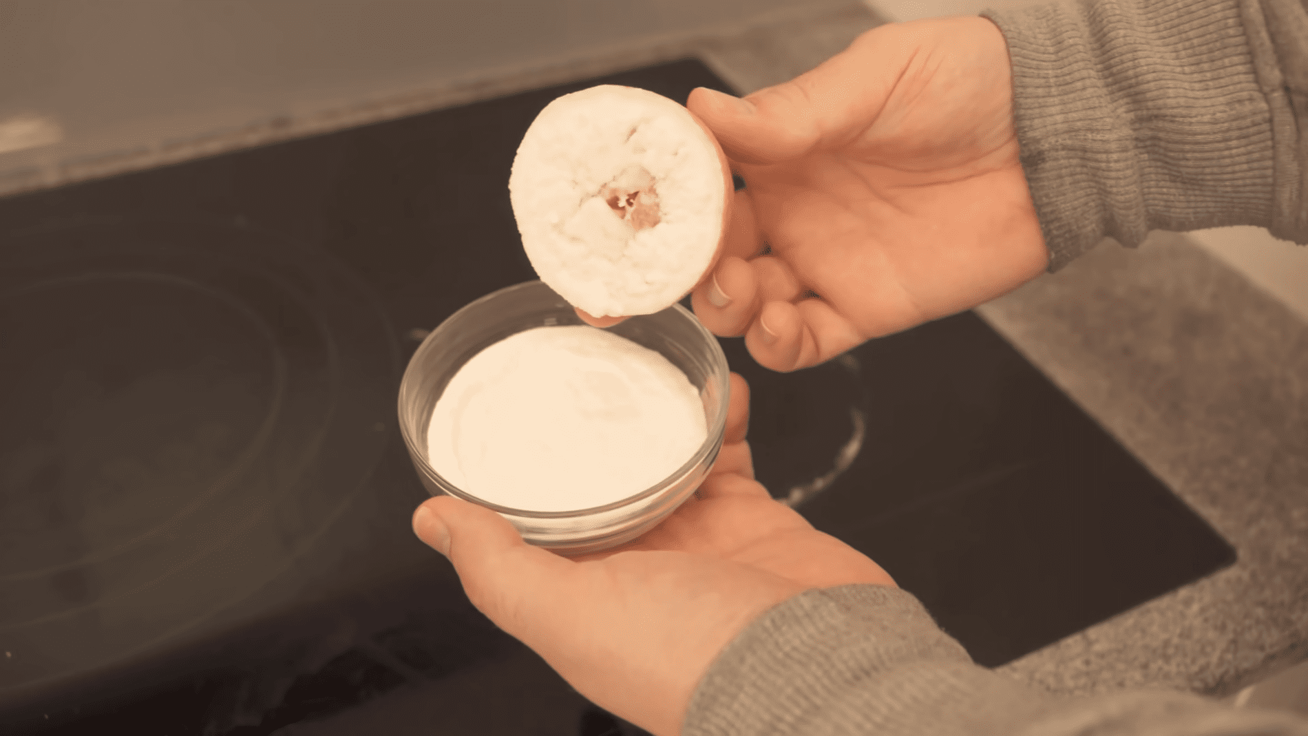 Nebeperku chemijos „Auroroje“: viryklę nuvalau citrina ir soda – apnašų nelieka nė 0 proc.