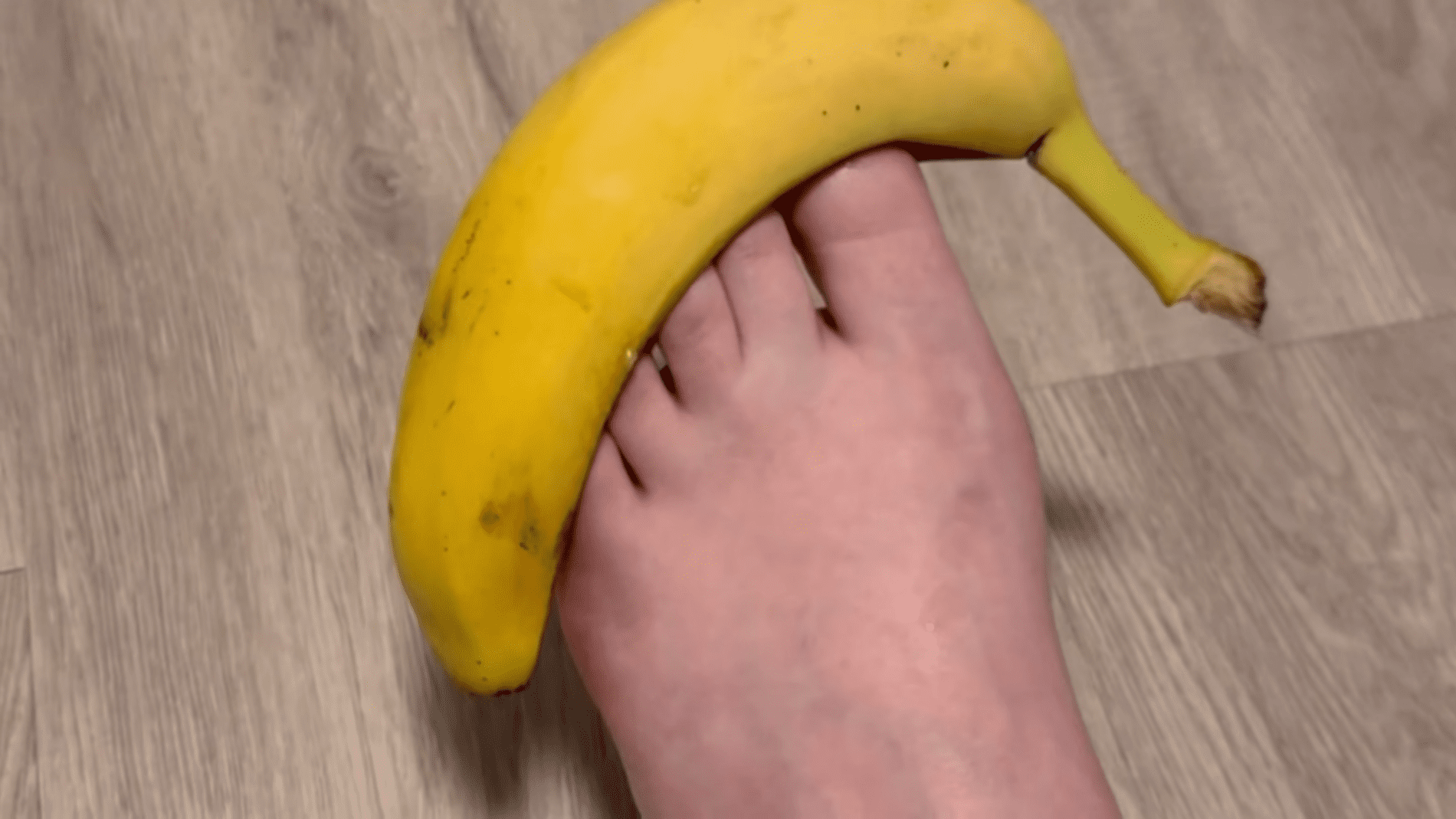 Neišmeskite banano žievelės: šis triukas su pėdomis gali sutaupyti apie 250 eurų