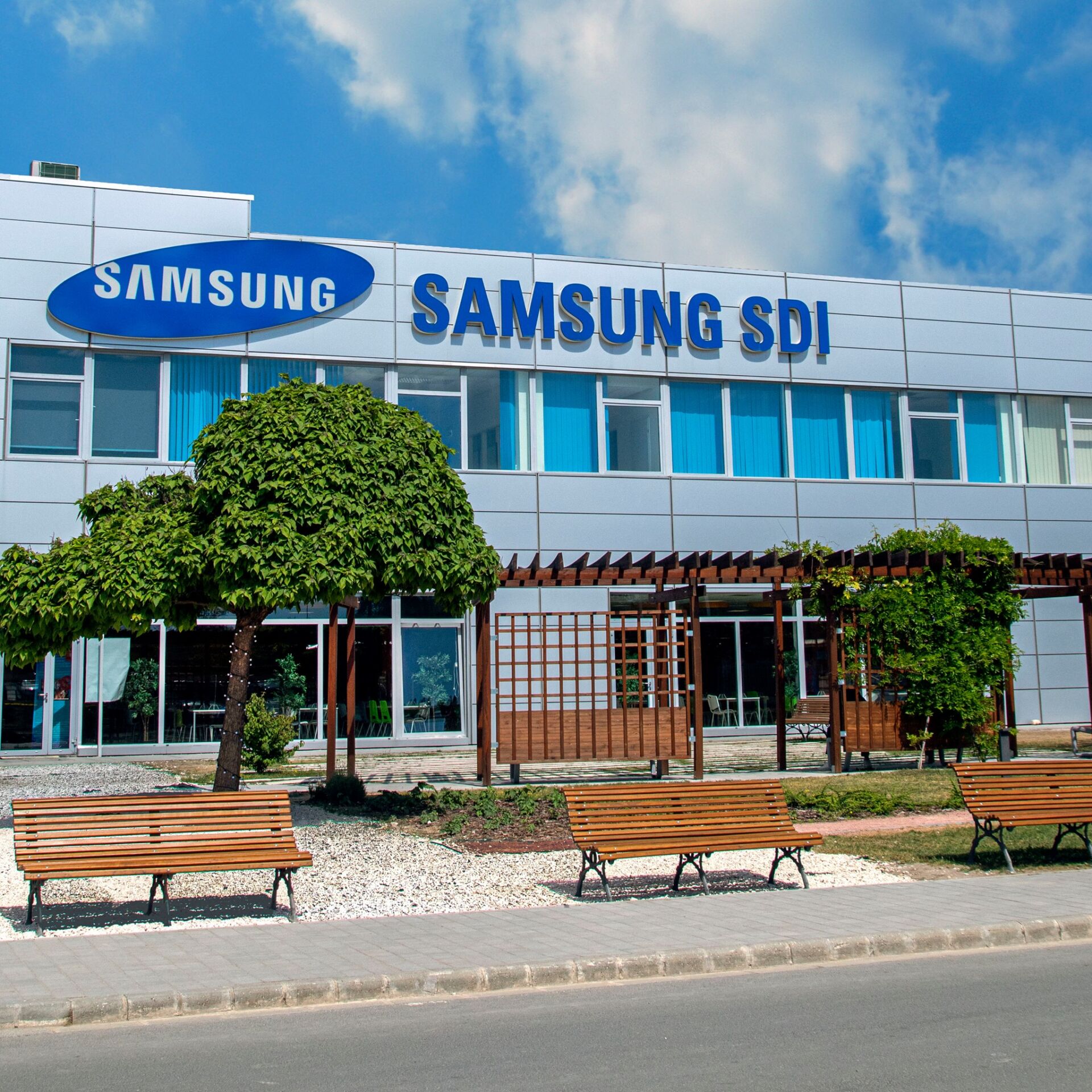 „Samsung SDI“ tieks baterijas „Mercedes-Benz“ nuo 2029-ųjų: kuo svarbus pirmasis tiesioginis kontraktas