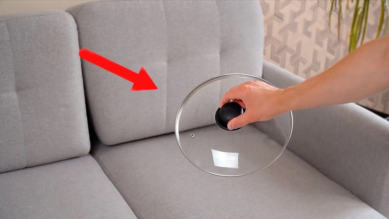 Puodo dangčio triukas nustebino: 5 metus naudotas sofa po kelių minučių – tarsi po cheminio