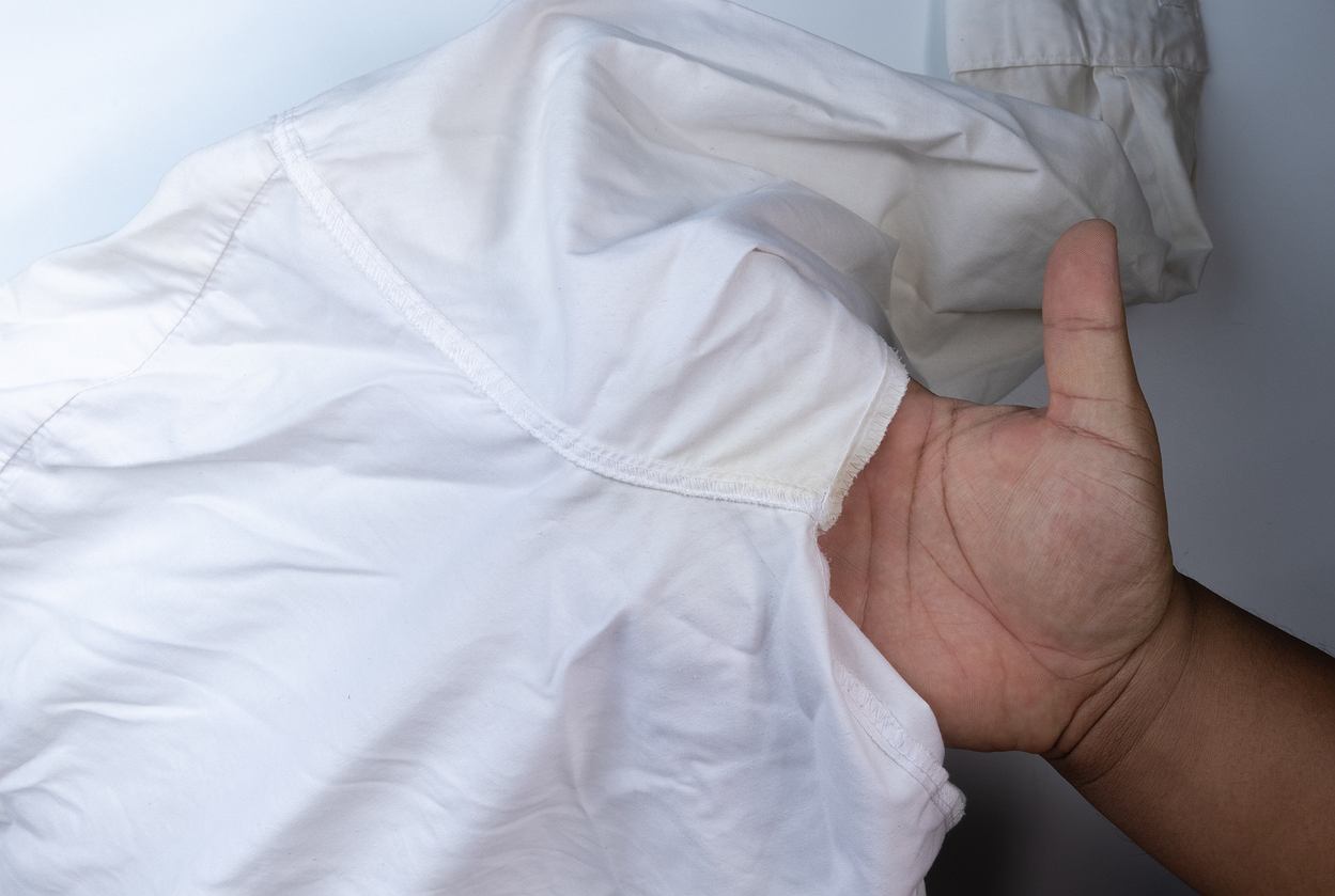 Ne visi žino: actas ne visada geriausias nuo prakaito dėmių – štai kas tikrai padeda