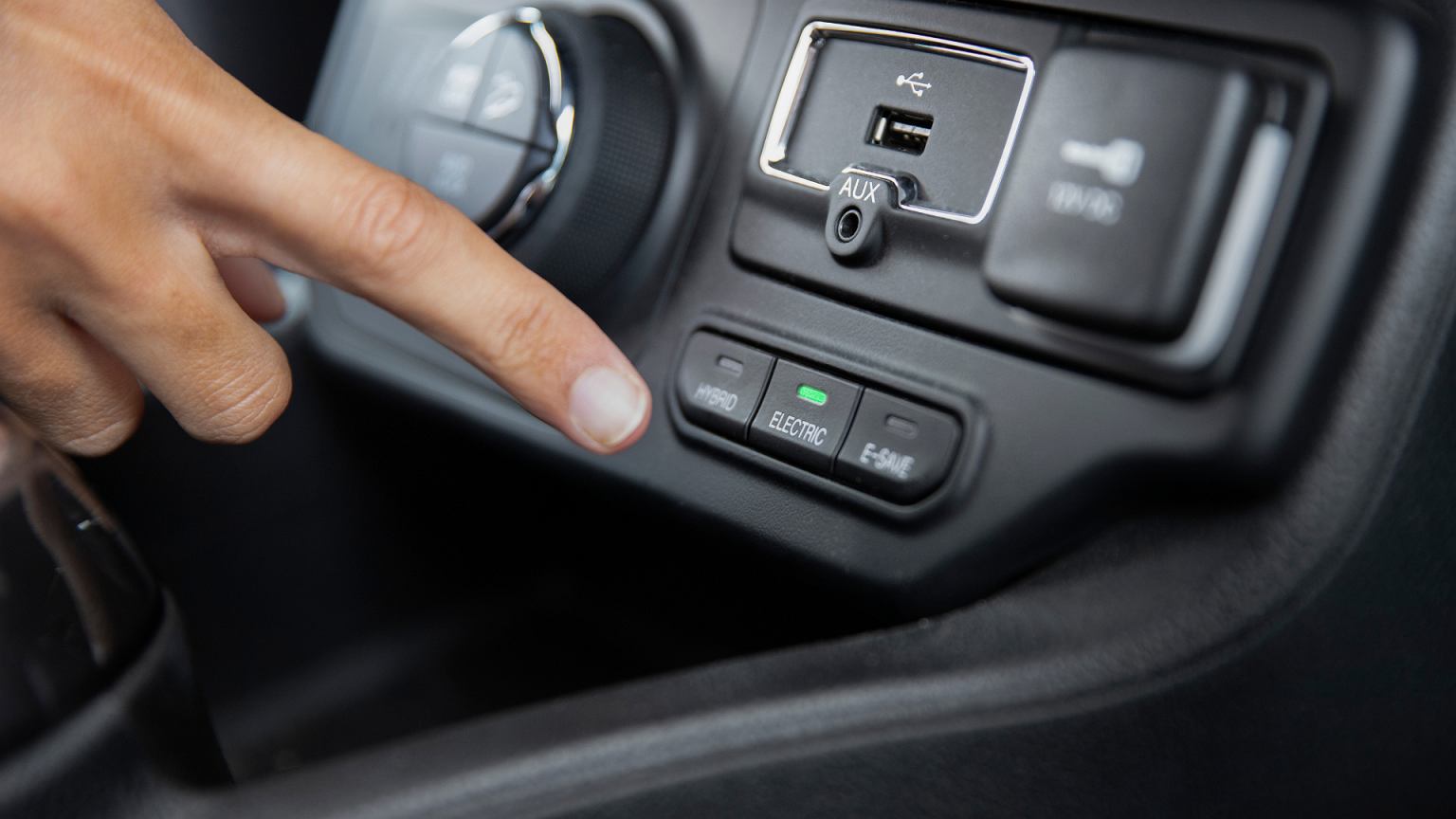 Šis mygtukas automobilyje gali išgelbėti gyvybę: daug vairuotojų net nežino, kur jis