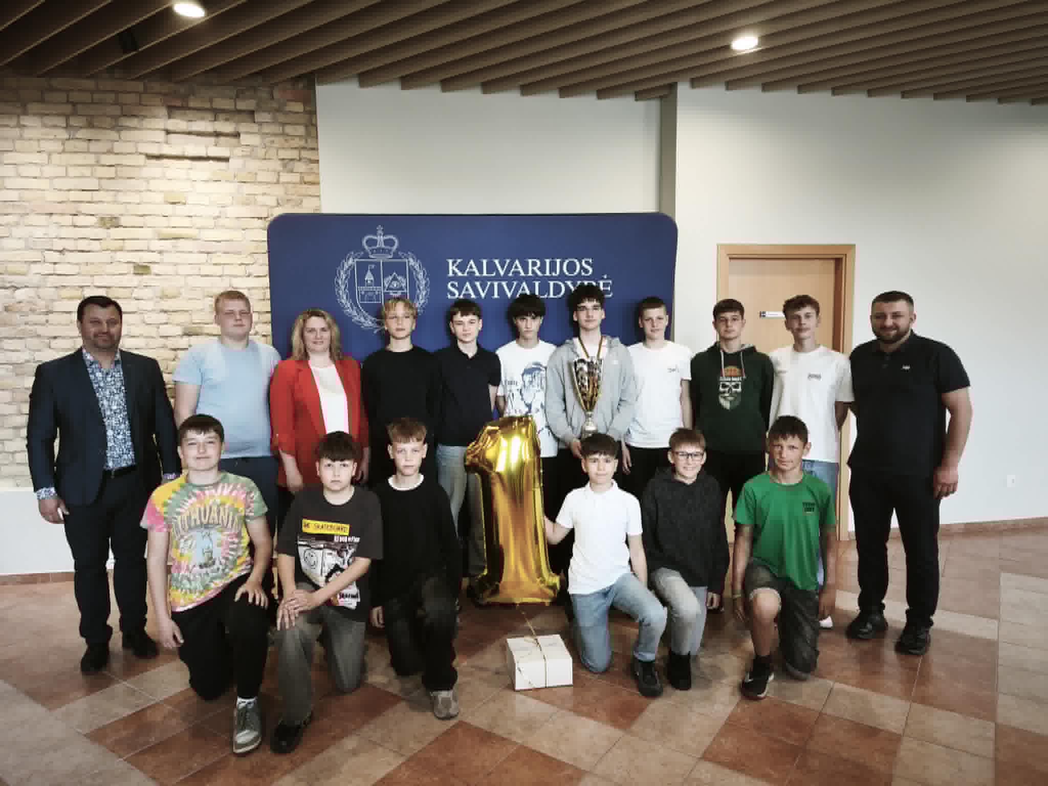 Kalvarijos MKL triumfas: U14 čempionai ir U16 bronza – savivaldybė pagerbė jaunąją kartą