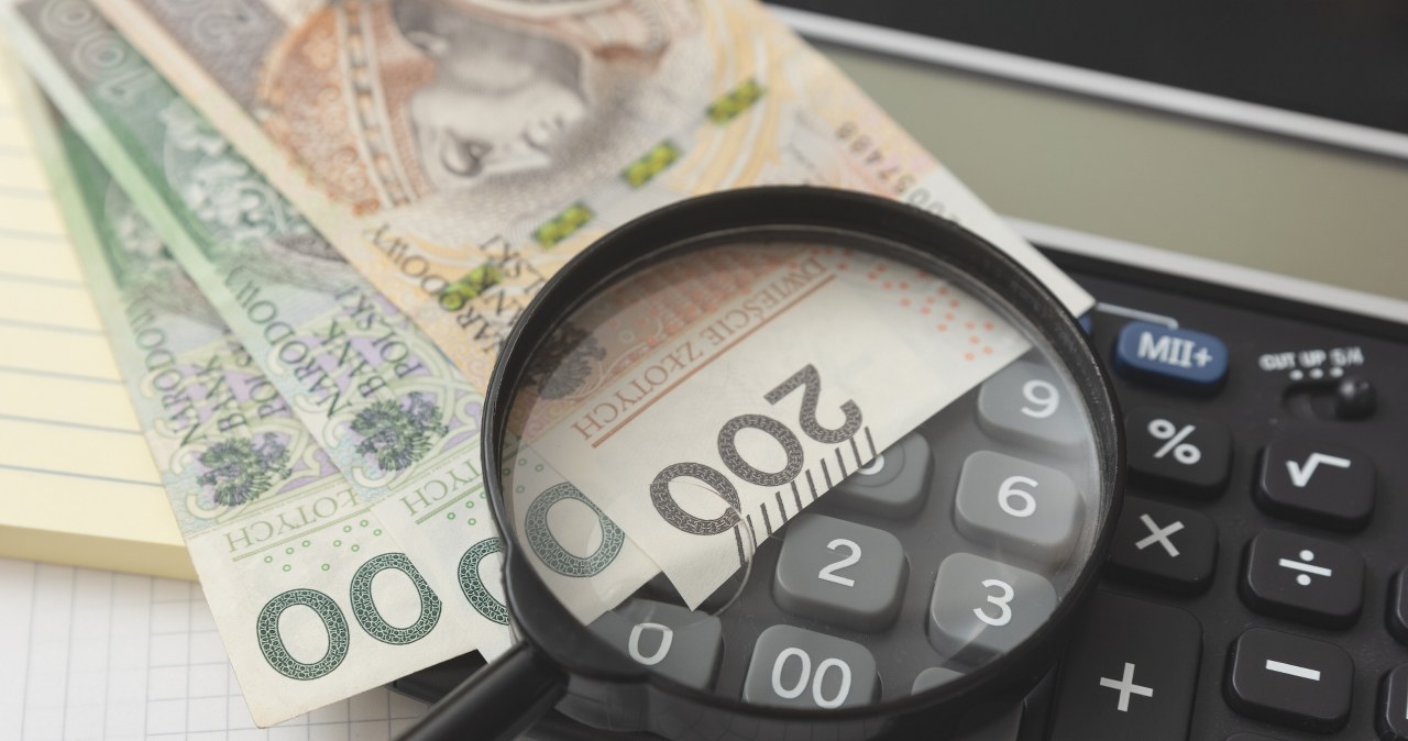 Lenkijos prognozė: vidutinis atlyginimas iki 2030 metų kils iki 2 700 eurų, bet didėja mokesčių spąstai