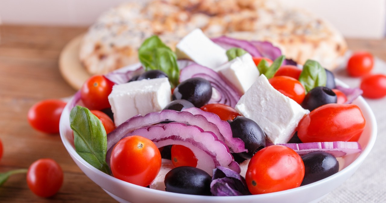 Traški pavasario grilio salotų hitas: feta, pomidorai ir padažas, kurį giria visi
