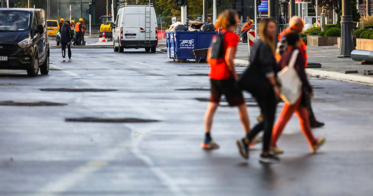 Pėsčiasis be perėjos: kada privalote sustoti, o kada pirmumas tenka automobiliui