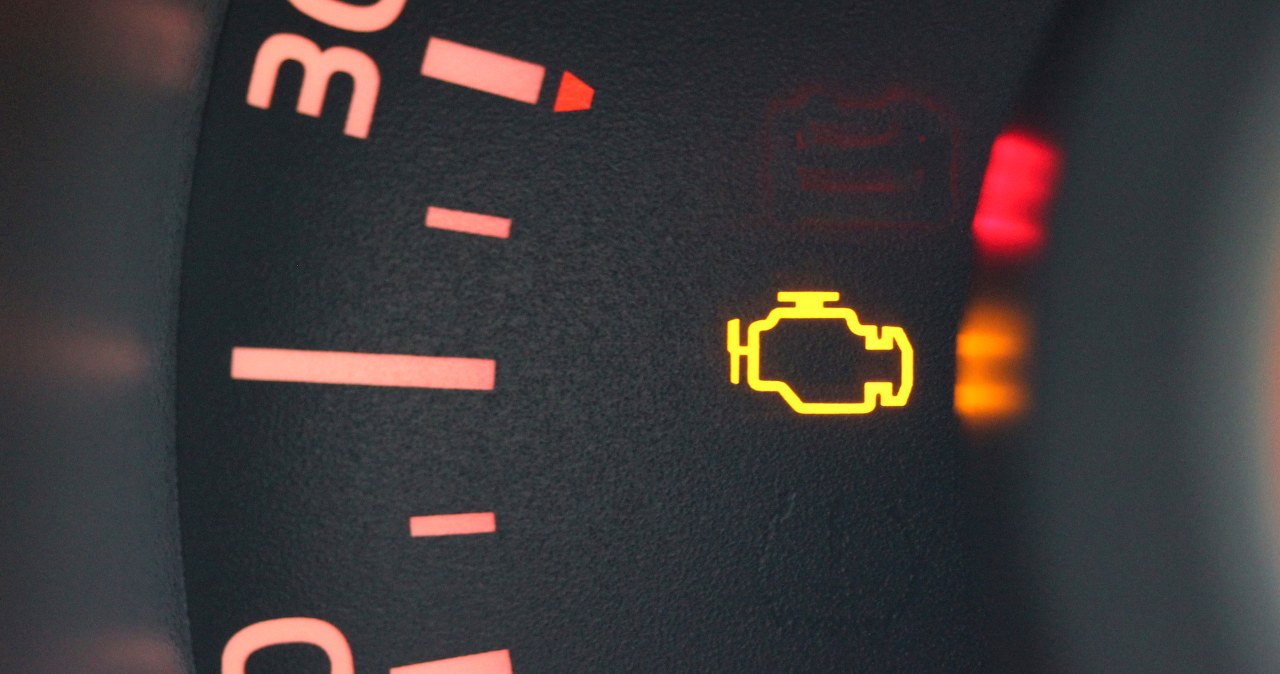 Ignoruoji check engine? Viena mirksinti lemputė gali kainuoti apie 900 eurų ir daugiau