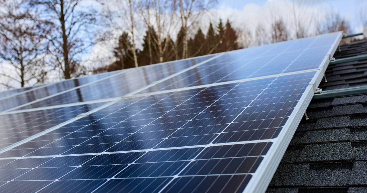 Lenkijoje elektra trumpam kainavo žemiau nulio: gamintojai mokėjo, kad jų energiją nupirktų