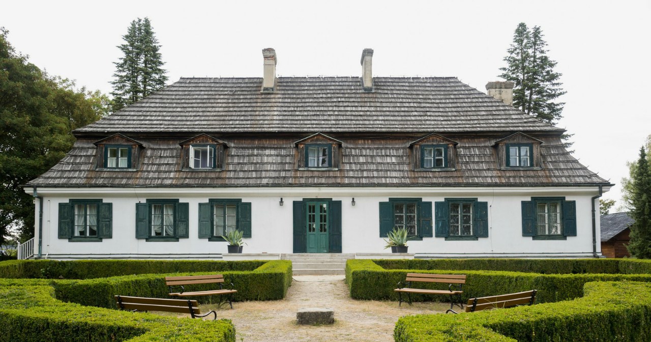 Sarmatiškas XVIII amžiaus dvaras iš Moniakų: kaip jis atsidūrė Janovece ir ką ten galima pamatyti