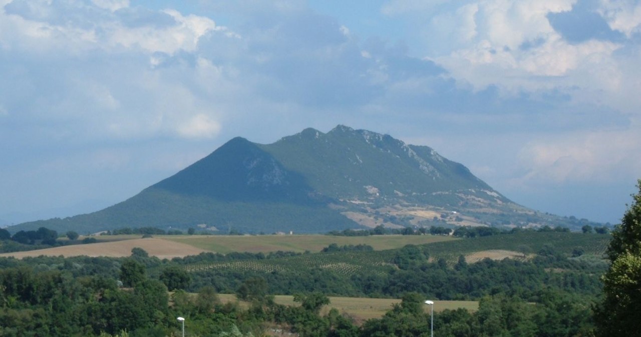 Monte Soratte netoli Romos: kodėl ši vieniša 691 m kalva slepia tiek daug antikos pėdsakų