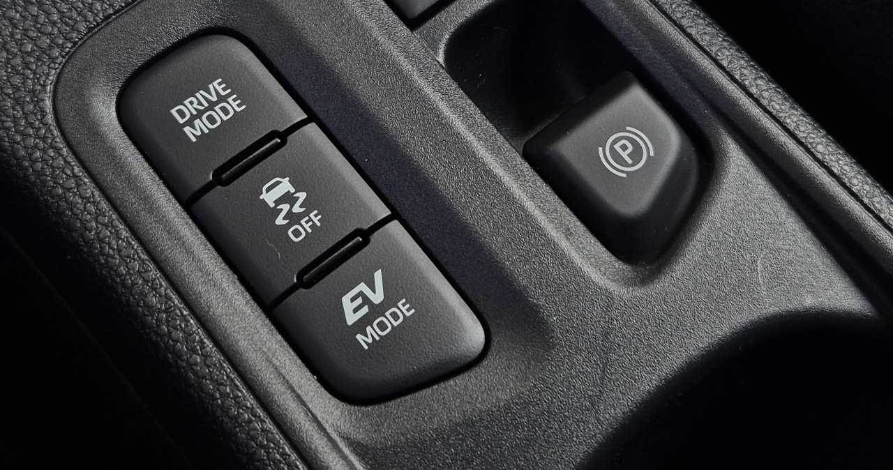 Paspausite elektrinį rankinį važiuojant? Štai kas iš tikro nutinka ir kodėl tai svarbu