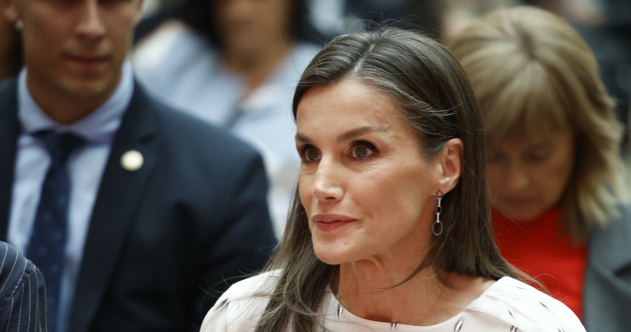 Karalienė Letizija vėl pasirinko odą: rokeriškas įvaizdis sukėlė audringas reakcijas