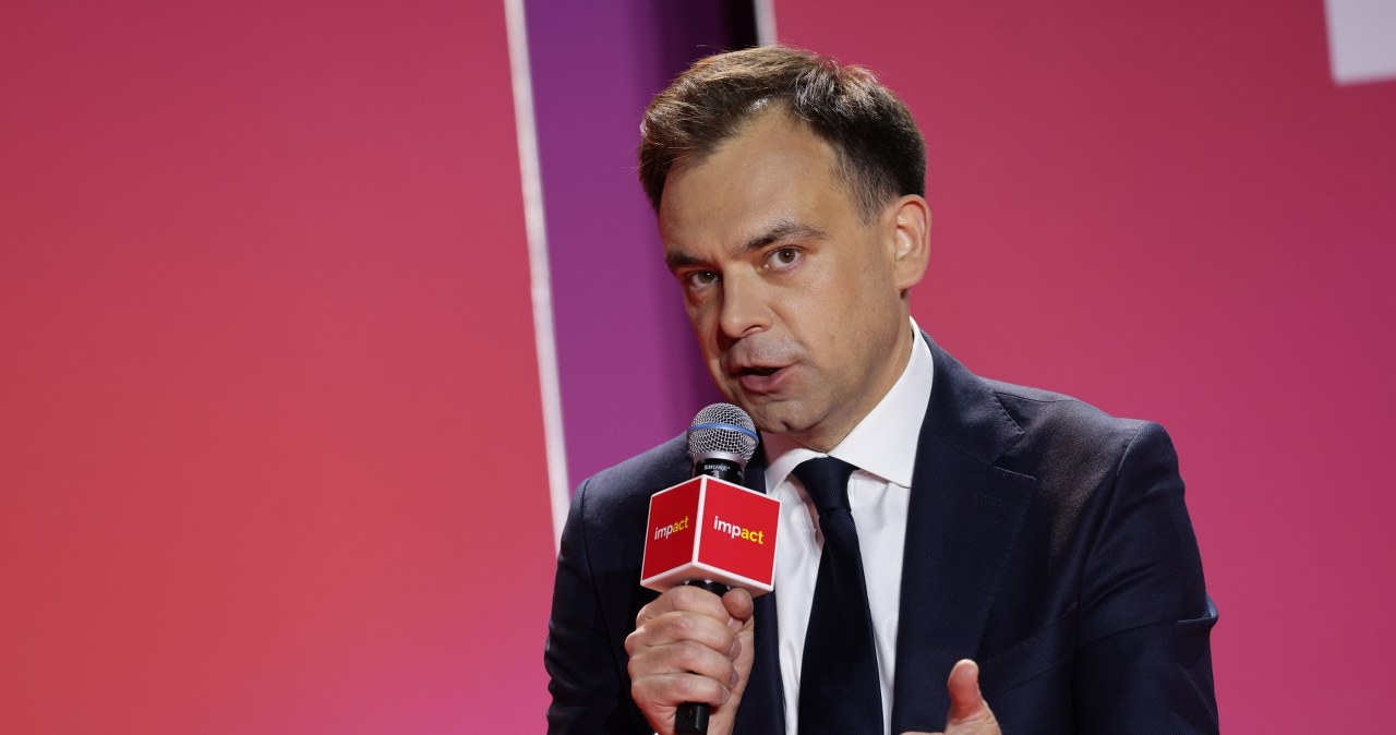 Lenkijos Vyriausybė ieško lėšų pigesniems degalams: per savaitę spręs dėl naujo mokesčio