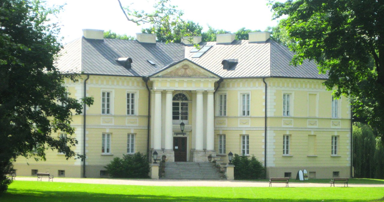 Dobrzycos rūmai Lenkijoje: ką pamatyti klasicistinėje rezidencijoje ir 10 ha parke?