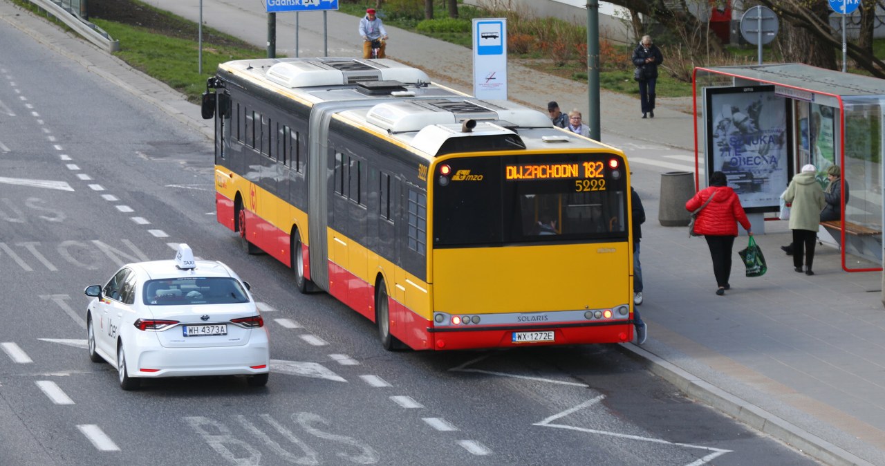 Autobusas išvažiuoja iš stotelės: daugelis vairuotojų suklysta, o bauda gali siekti 70 eurų