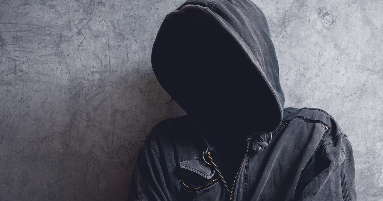 Lenkų streamerį namuose persekioja stalkeris: kviečia tarnybas ir užsakinėja prekes jo vardu