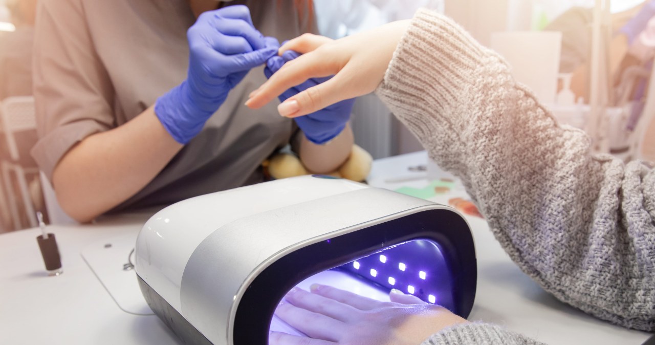 Permatomi nagai vėl madingi: Jelly Nails bumas grįžta ir štai kodėl jis užkariauja salonus