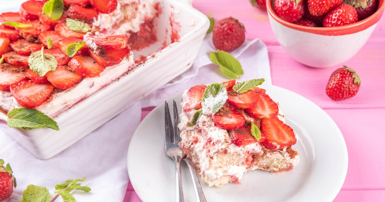 Tiramisu su braškėmis be kepimo: versija, kurią internautai vadina geresne už klasiką