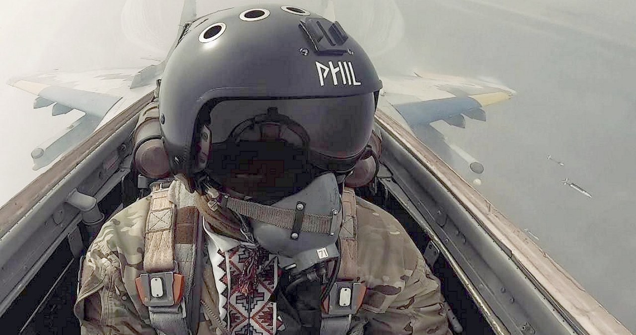 Ukrainos MiG-29 pilotas su siuvinėtais marškiniais smogė rusams: vaizdas apskriejo internetą