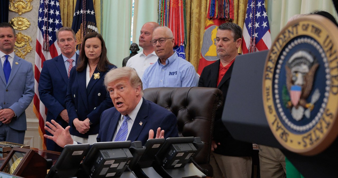Trumpas atidėjo sprendimą dėl DI reguliavimo: Baltuosiuose rūmuose auga įtampa dėl ribojimų
