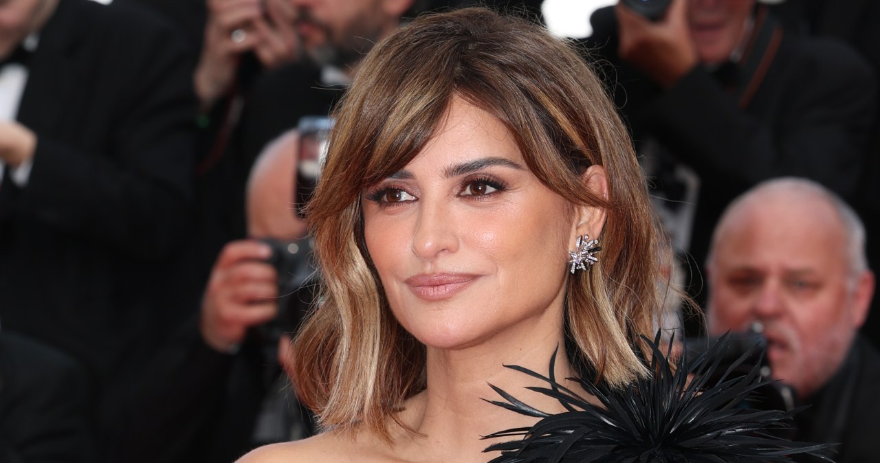 Penélope Cruz Kanų festivalyje pavogė šou: nauja šukuosena ir juoda suknelė su intriga
