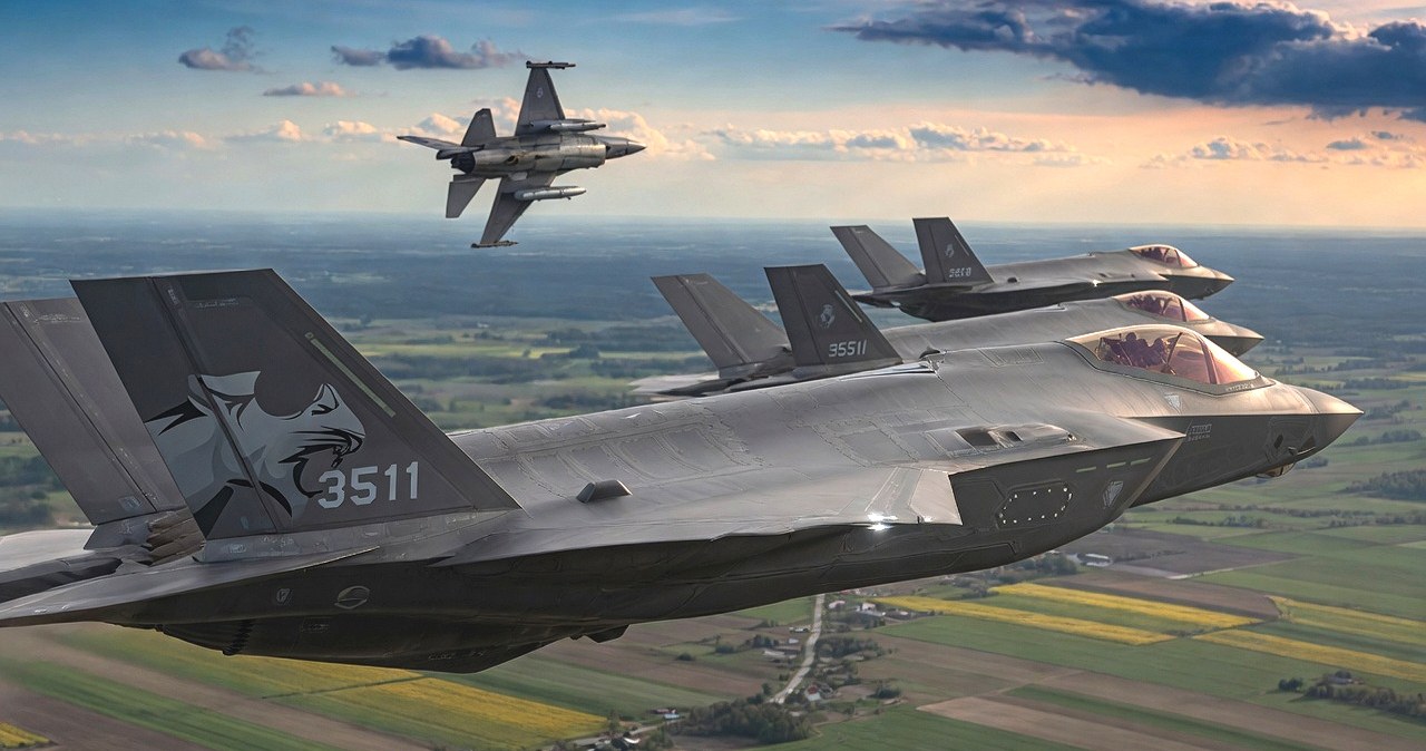 Lenkija parodė įspūdingą vaizdo įrašą: virš šalies – pirmieji F-35 Husarz naikintuvai