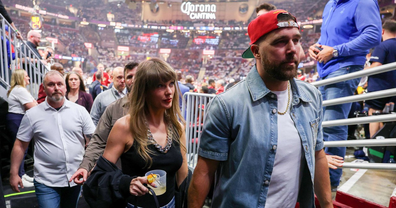 Taylor Swift parodė sezono hitą: šie sandalai su plačiais džinsais grįžta į madą