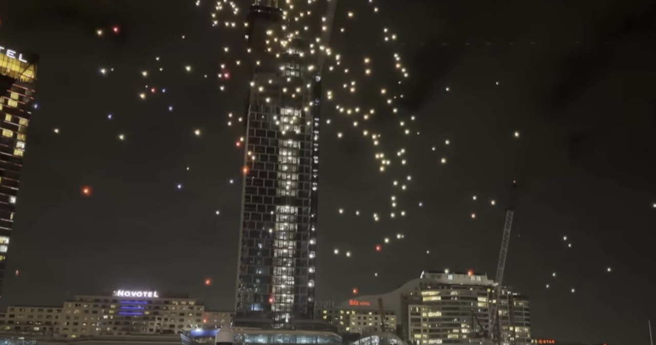 Chaosas Vivid Sydney: iš dangaus nukrito beveik 90 dronų, aiškinasi tyrėjai