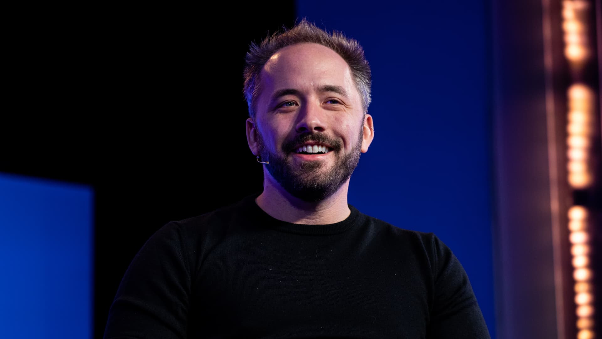 „Dropbox“ įkūrėjas Drew Houston traukiasi po 19 metų: bendrovę perima naujas vadovas