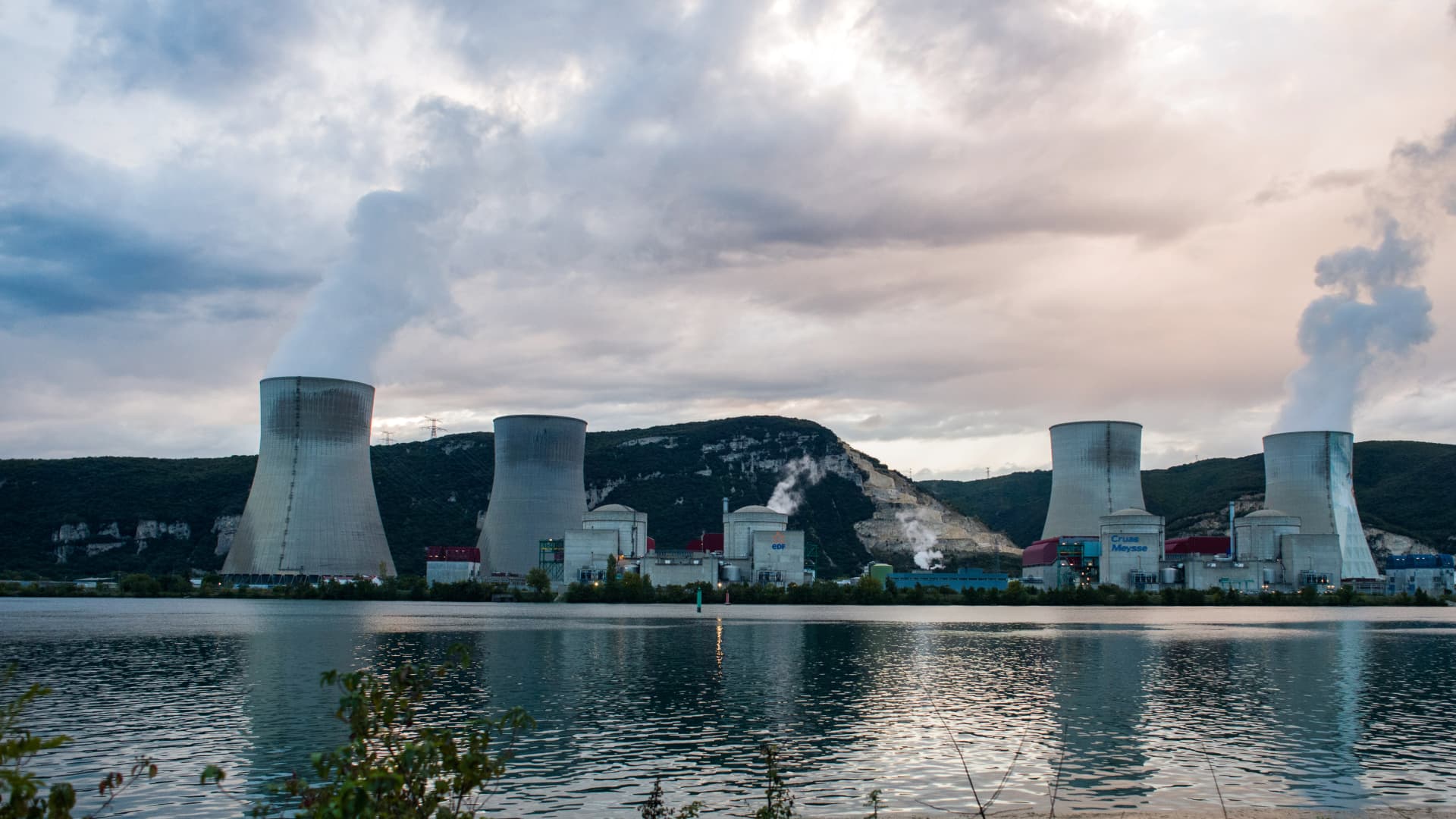 Europą purto energijos šokas: atominė energetika vėl vadinama gelbėjimosi ratu, bet kliūčių daug