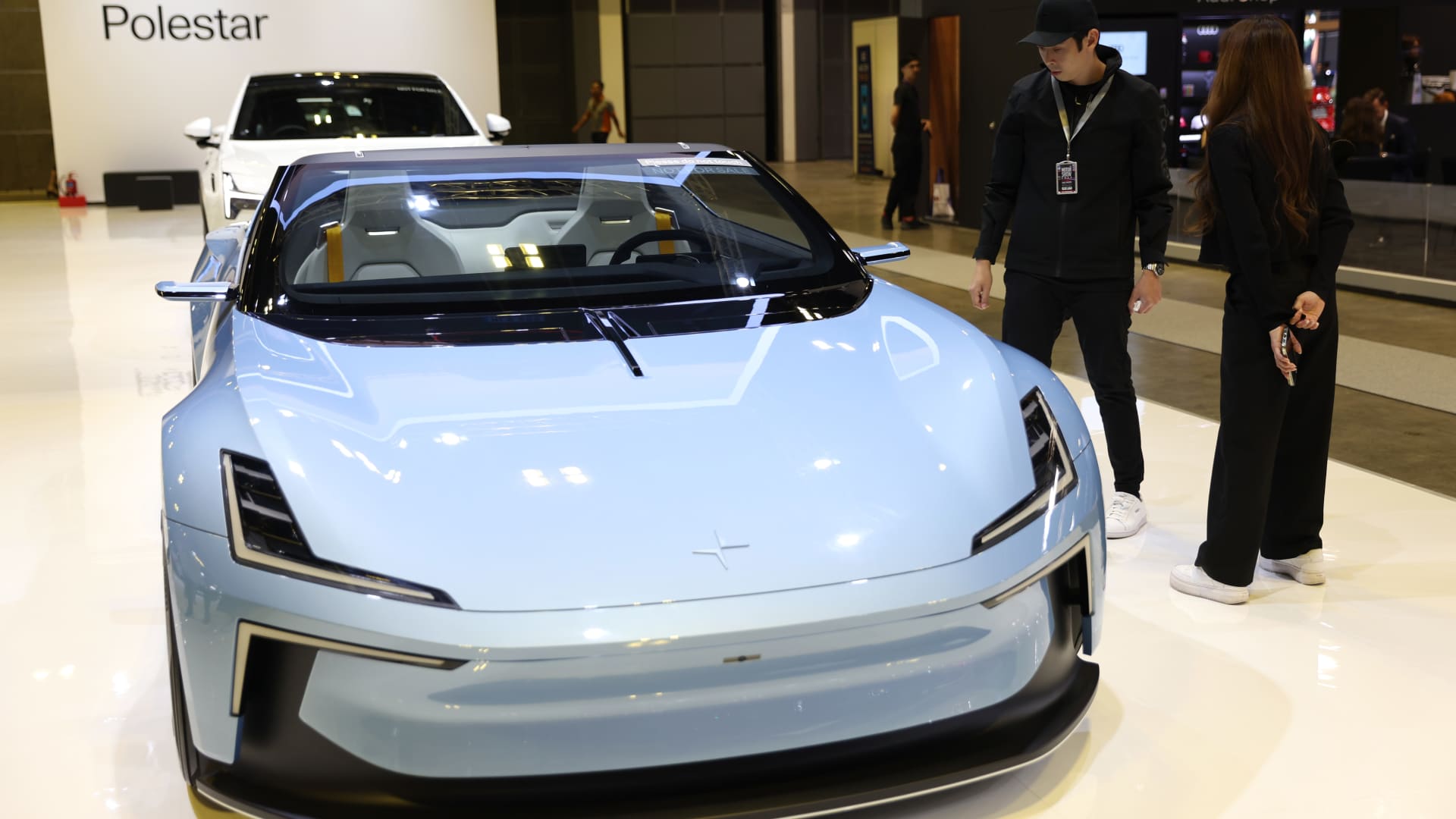 „Polestar“ vadovas: baimė degalinėje keičia rinką – elektromobiliai tapo apie pinigus