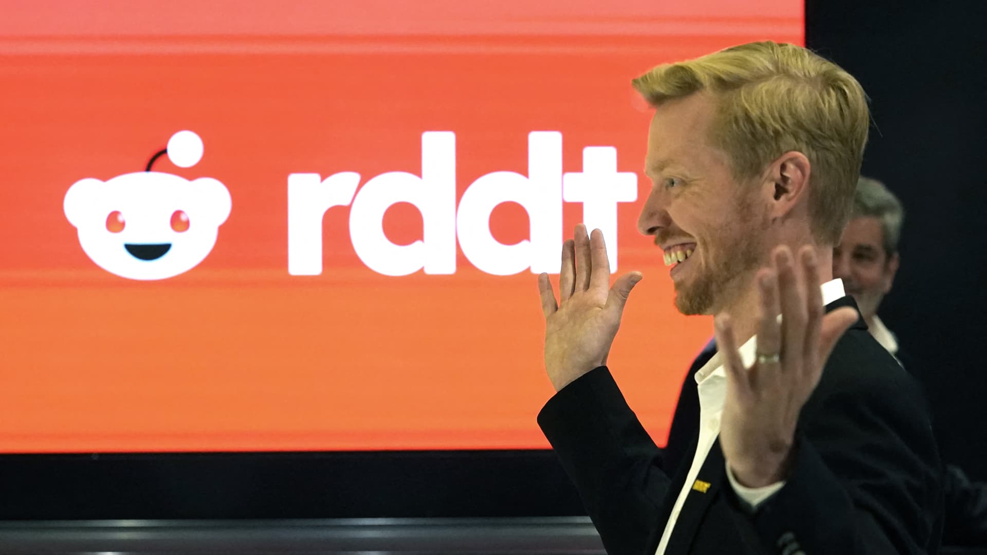 „Reddit“ vadovas rėžė: be mūsų nebus DI – skaičiai stulbina, akcijos šoktelėjo