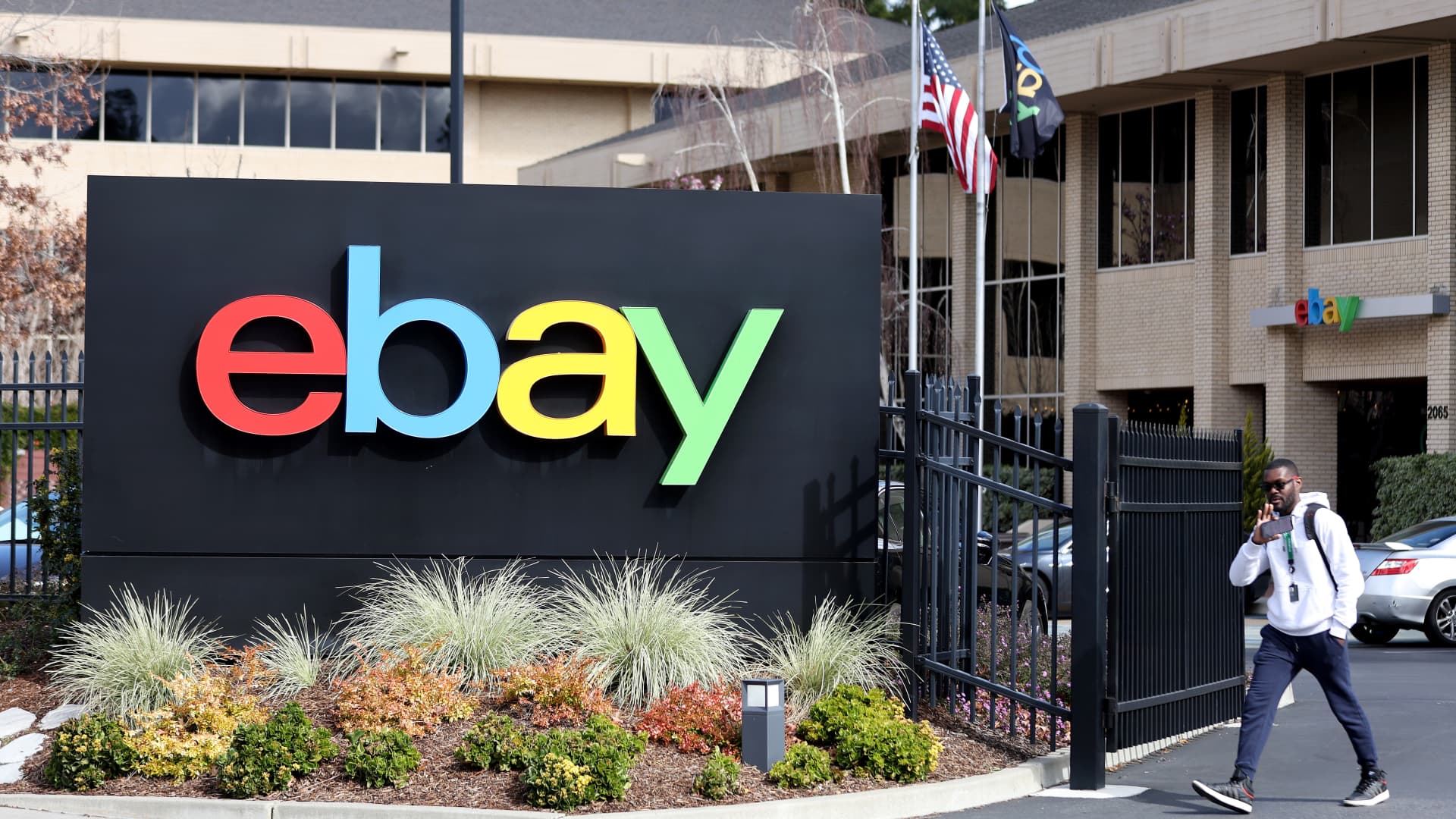 „eBay“ kirto „GameStop“: 52 mlrd. eurų perėmimo pasiūlymas atšautas, priežasčių – ne viena