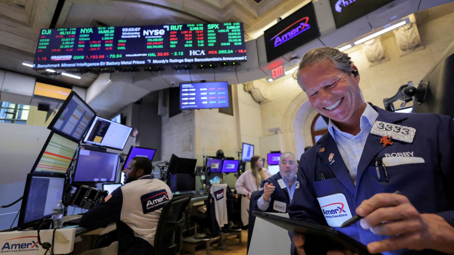 S&P 500 ir Nasdaq šturmuoja rekordus: kas užkūrė ralį ir ko bijo Volstritas kitą savaitę