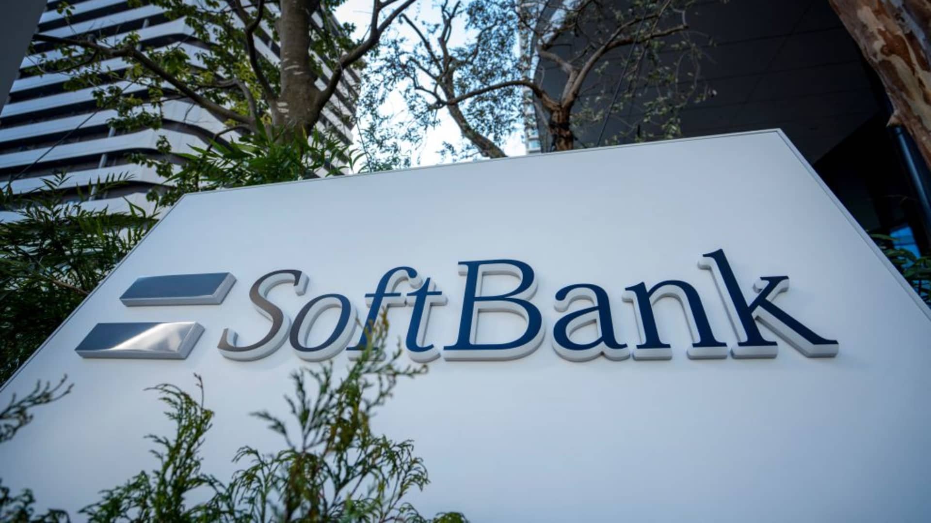 „SoftBank“ įpylė apie 410 mln. eurų į britų DI lustų kūrėją „Graphcore“ – kam ruošiasi