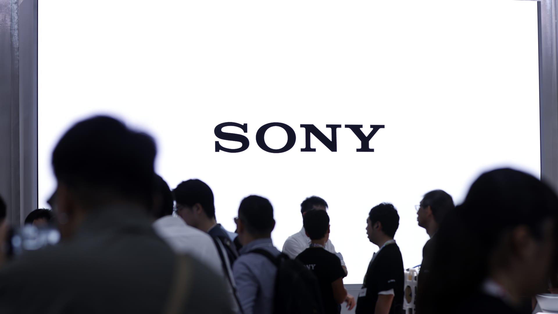 „Sony“ žada dviženklį pelno šuolį, bet PS5 pardavimai lėtėja: smūgis iš atminties kainų
