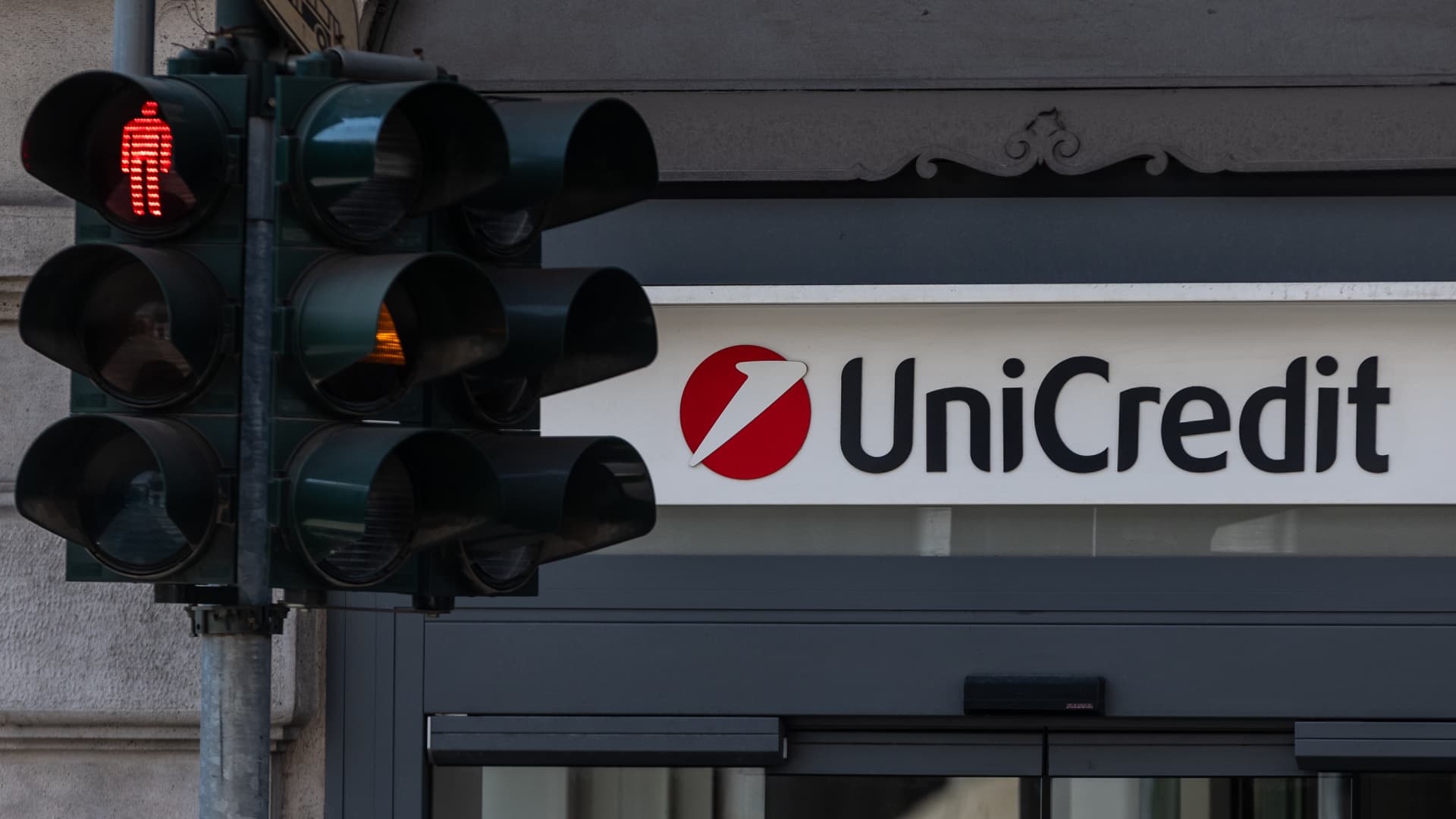 „UniCredit“ vadovas netikėtai prabilo apie „Commerzbank“: perimti kontrolę – ne planas?