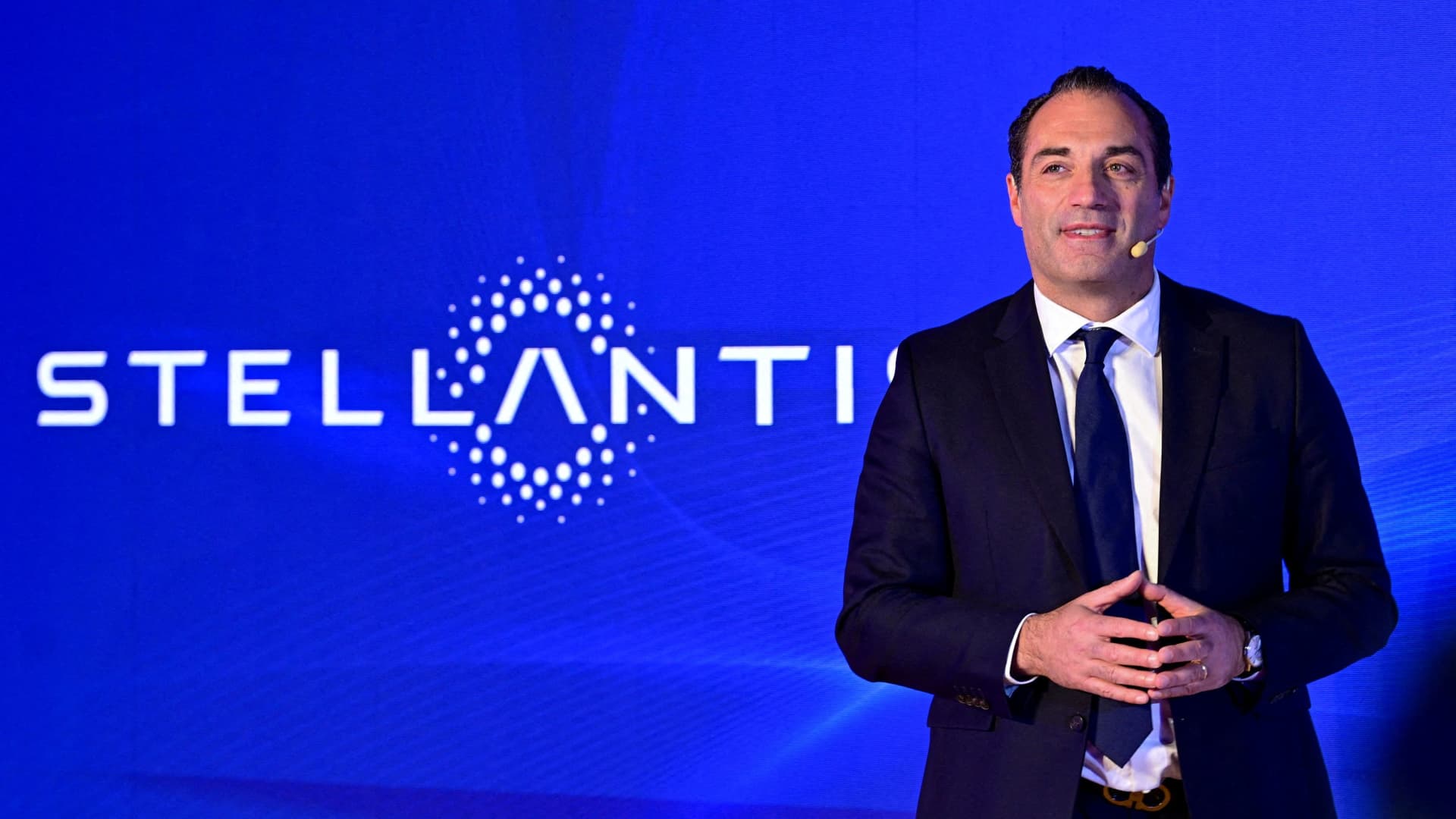 „Stellantis“ vadovas Antonio Filosa skelbia gelbėjimo planą: kas laukia „Jeep“ ir „Fiat“?