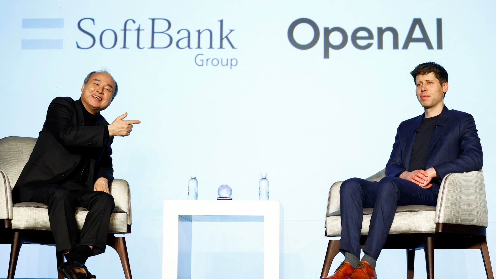 „SoftBank“ uždirbo apie 41 mlrd. eurų: „OpenAI“ statymas iškėlė ir naujų rizikų