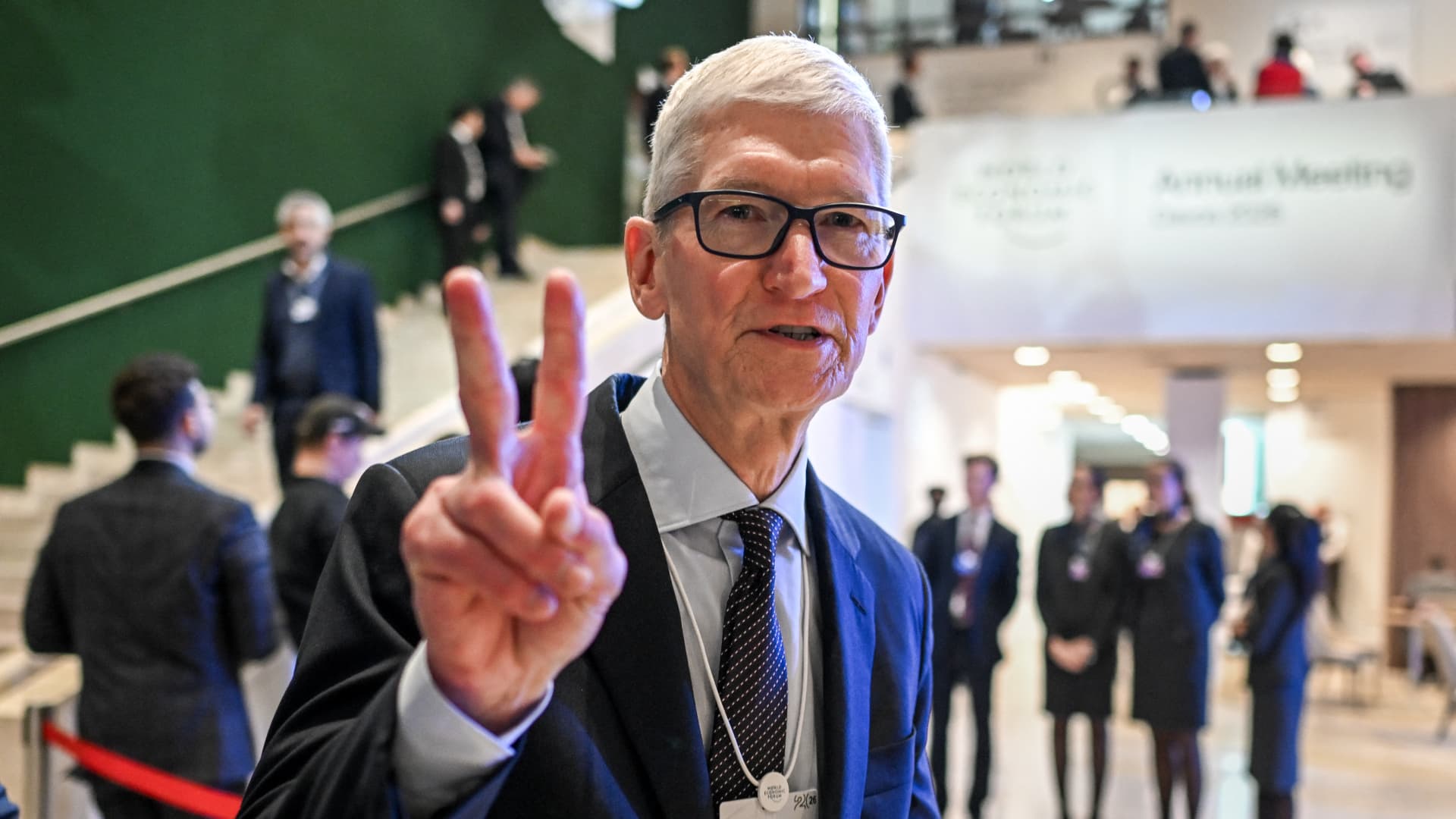 „Apple“ pramušė 10 proc. ribą: DI lenktynės verčia mesti dar daugiau pinigų į tyrimus