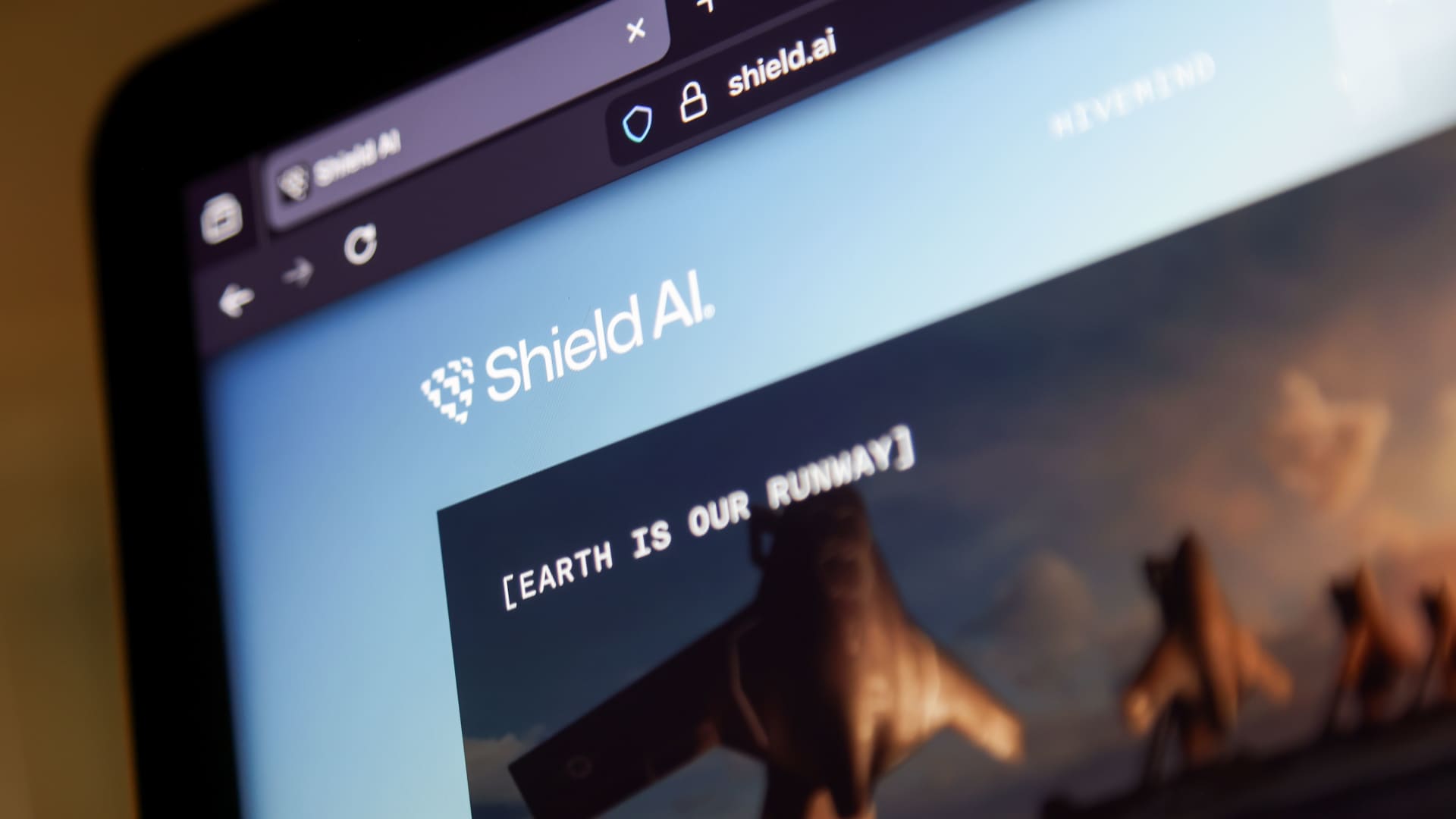 Pentagonas renkasi „Shield AI“: pigūs kovos dronai su DI gali pakeisti karo taisykles