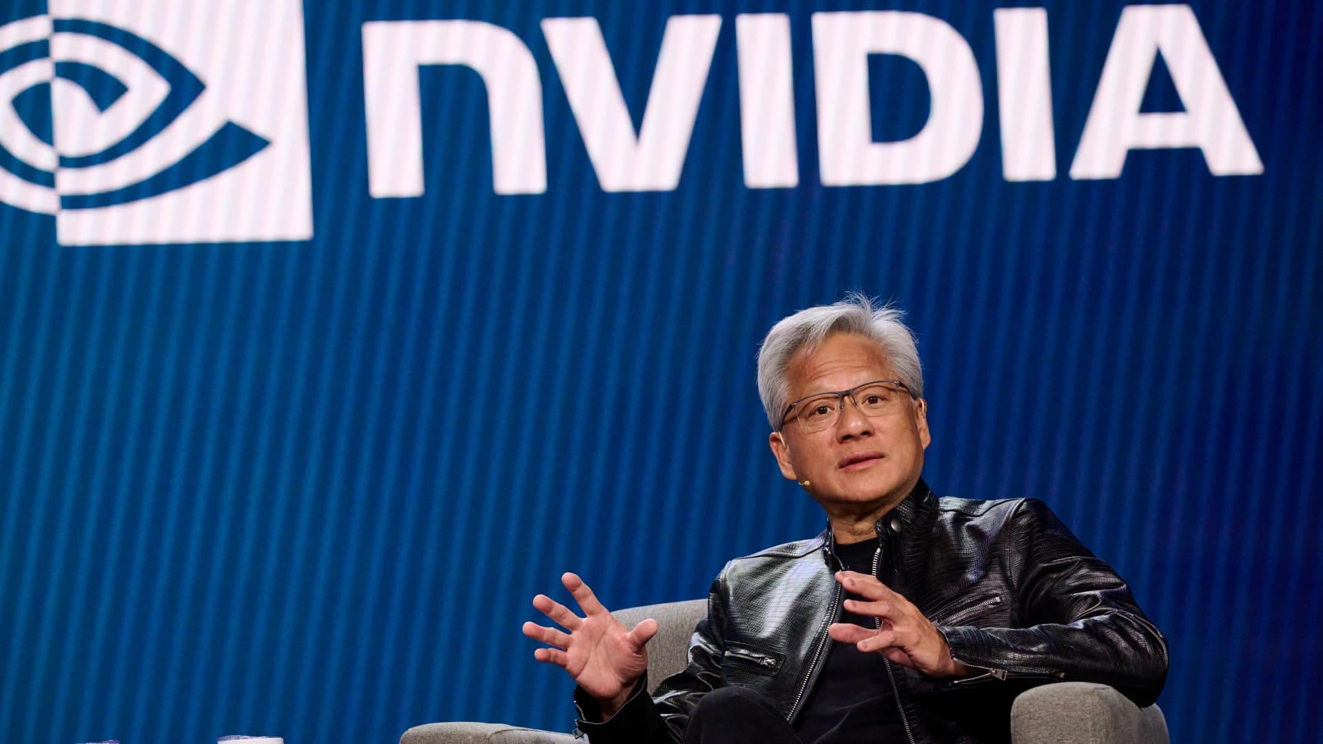 DI bumas keičia JAV gamybą: „Nvidia“ ir „Corning“ žada 3 000 darbo vietų ir naujas gamyklas