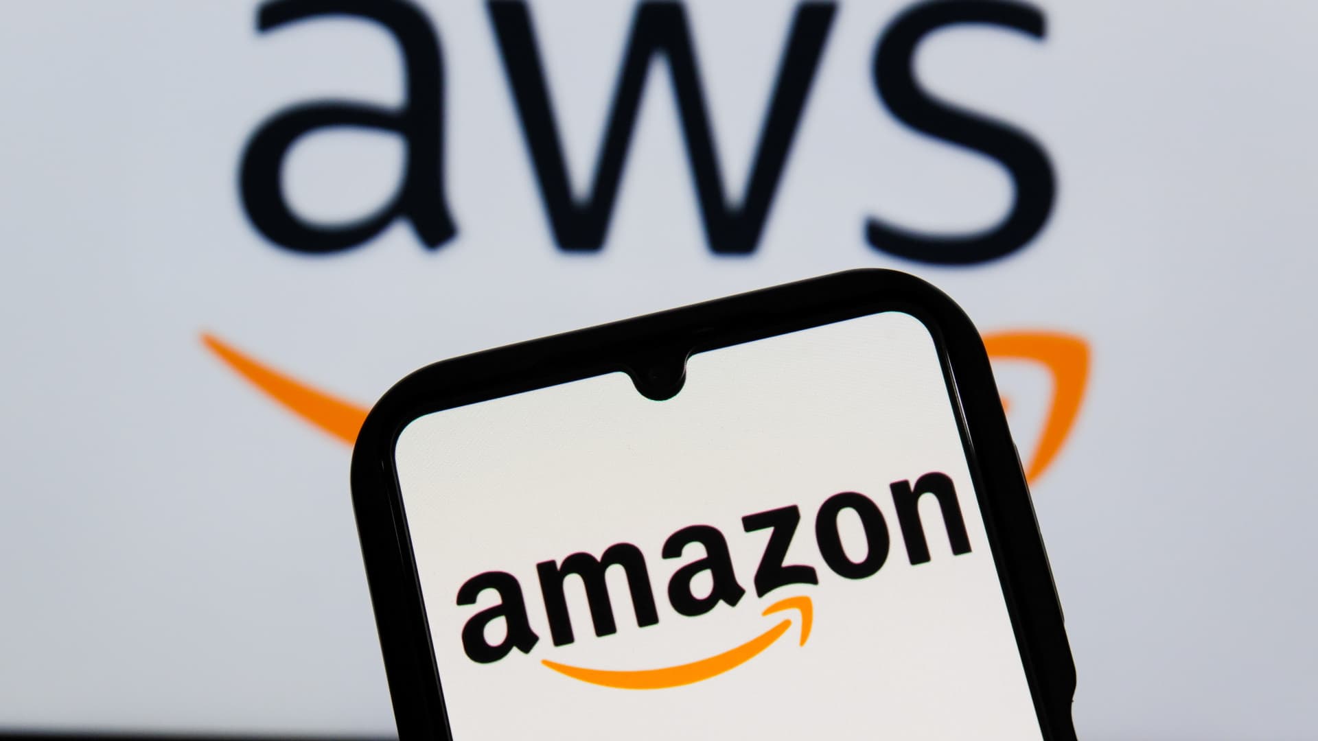 Jimas Crameris šokiruoja: „Amazon“ dar šaus 15 proc. ir ties tuo nesustos